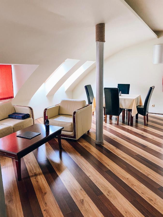 Riverside Apartments Thalia Karlovy Vary Esterno foto