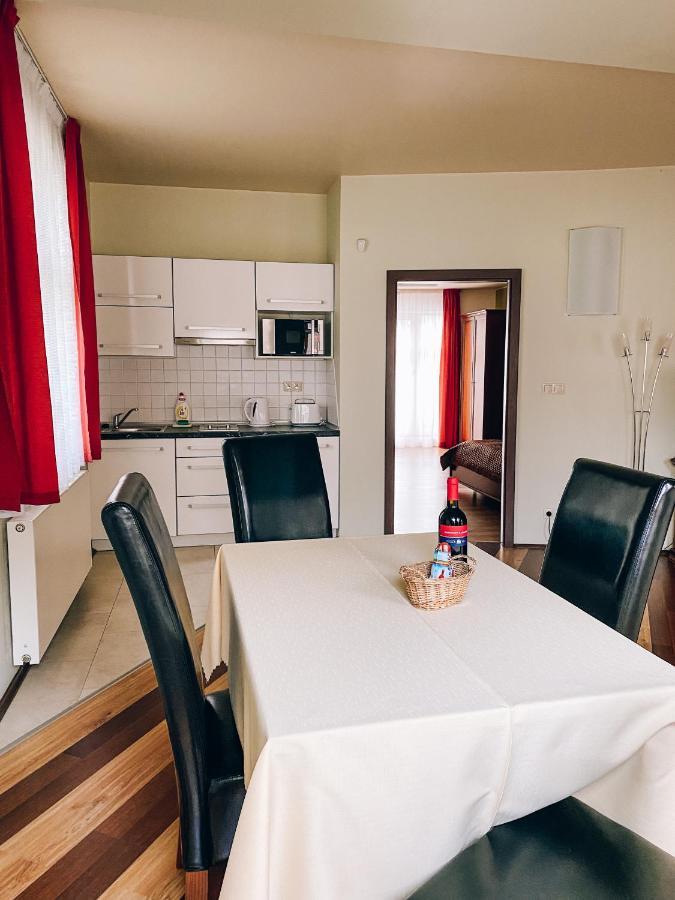 Riverside Apartments Thalia Karlovy Vary Esterno foto